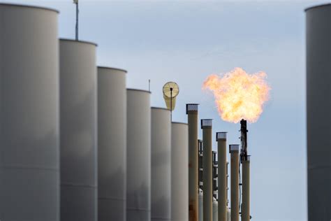 Oil firms flare N204bn gas despite economic meltdown