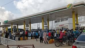 Nigerians, experts blame NNPCL for fuel scarcity, return of queues